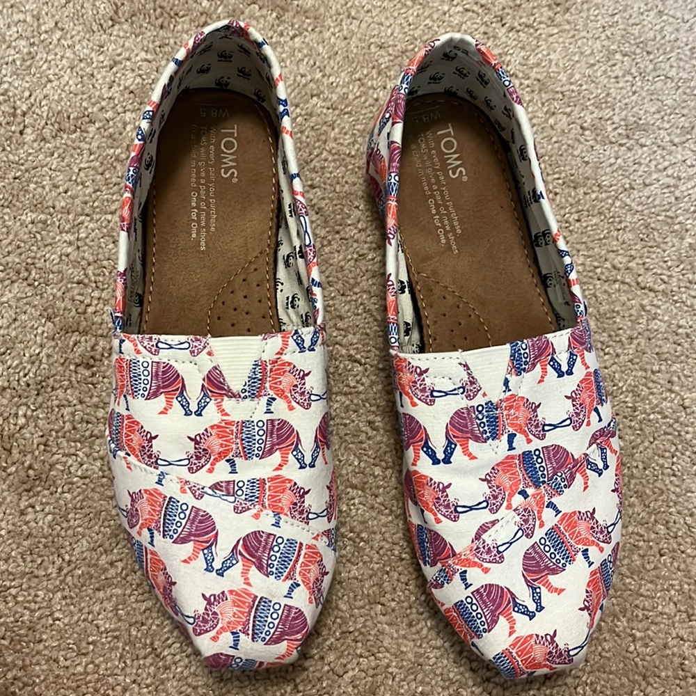 Women’s’ animal print TOMS